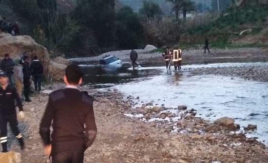 بالفيديو والصور : مركبة تتعرض للغرق في سيل جرش بالفيديو والصور : مركبة تتعرض للغرق في سيل جرش