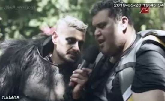 أحمد فتحي يعتدي بالضرب على رامز جلال (فيديو) أحمد فتحي يعتدي بالضرب على رامز جلال (فيديو)