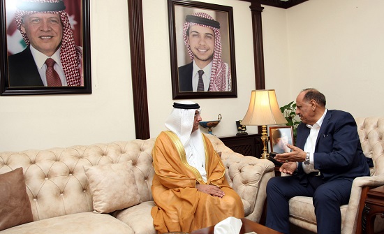وزير الداخلية يلتقي السفير الاماراتي وزير الداخلية يلتقي السفير الاماراتي