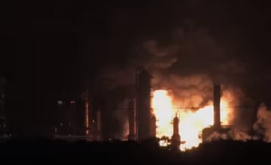 بالفيديو : انفجار ضخم بمصفاة البترول في فيلاديلفيا بالفيديو : انفجار ضخم بمصفاة البترول في فيلاديلفيا