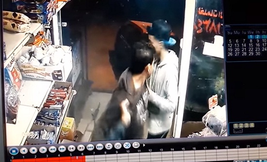 بالفيديو : العناية الآلهية تنقذ 3 شبان من الموت في عمان بالفيديو : العناية الآلهية تنقذ 3 شبان من الموت في عمان