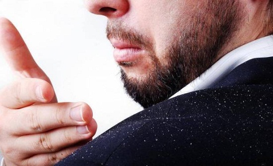 زيت الزيتون وحمامات الشمس.. للتخلص من قشرة الرأس زيت الزيتون وحمامات الشمس.. للتخلص من قشرة الرأس