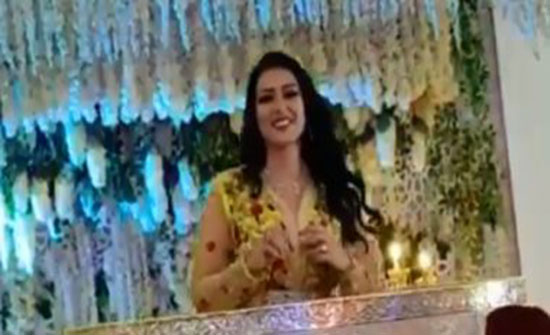 فيديو : سمية الخشاب ترقص بالزى المغربى بعد تكريمها فى مهرجان سينما الشاطئ فيديو : سمية الخشاب ترقص بالزى المغربى بعد تكريمها فى مهرجان سينما الشاطئ