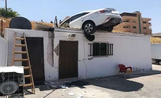بالصور : حادث سير " غريب " في عمان بالصور : حادث سير " غريب " في عمان