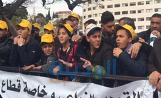 العبادي : لم نطلب من المزارعين تعليق اعتصامهم..والاستجابة لمطالبهم قريبا العبادي : لم نطلب من المزارعين تعليق اعتصامهم..والاستجابة لمطالبهم قريبا