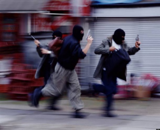 رجل يدعى 'صدام حسين' يسرق بنكاً! رجل يدعى 'صدام حسين' يسرق بنكاً!