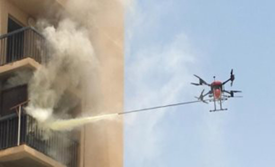 أبو ظبي تختبر طائرة مسيرة لإخماد الحرائق أبو ظبي تختبر طائرة مسيرة لإخماد الحرائق