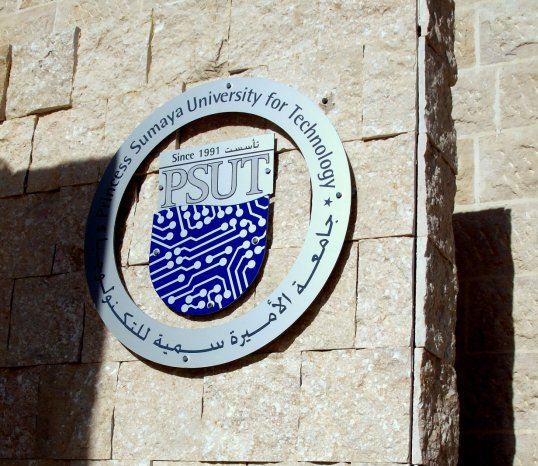رئيس جامعة الأميرة سمية للتكنولوجيا يلتقي الطلبة الوافدين في الجامعة رئيس جامعة الأميرة سمية للتكنولوجيا يلتقي الطلبة الوافدين في الجامعة