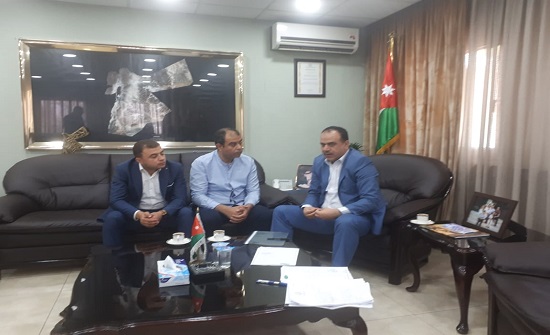 الشحاحدة يكرم أول مهجن نبات في الوطن العربي الشحاحدة يكرم أول مهجن نبات في الوطن العربي