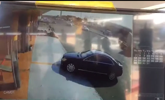 فيديو: لص يسرق سيارة من صاحبها بطريقة ماكرة فيديو: لص يسرق سيارة من صاحبها بطريقة ماكرة