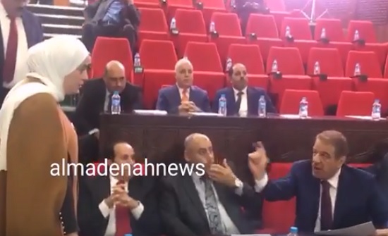 فيديو : هل يجوز للنواب محاكمة الوزراء .. نقاش بين الدغمي وبني مصطفى فيديو : هل يجوز للنواب محاكمة الوزراء .. نقاش بين الدغمي وبني مصطفى