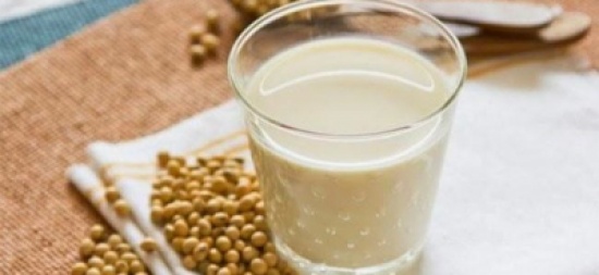 حليب الصويا مشروب الأنوثة الكاملة فوائده للنساء حليب الصويا مشروب الأنوثة الكاملة فوائده للنساء
