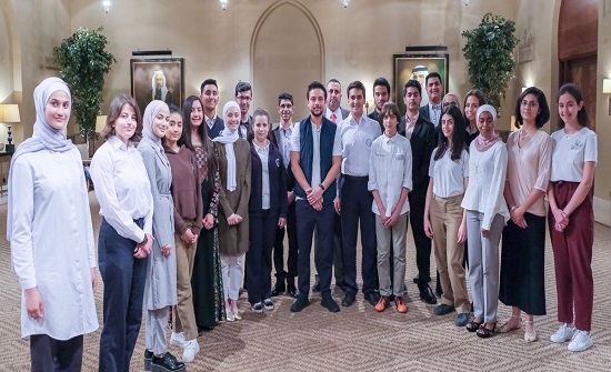 ولي العهد يلتقي عددا من طلبة المدارس الذين سيشاركون في جائزة إنتل الدولية ولي العهد يلتقي عددا من طلبة المدارس الذين سيشاركون في جائزة إنتل الدولية