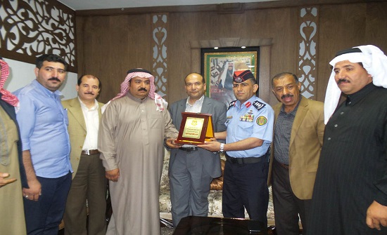 تكريم ذوي فرحين بمأدبا لالتزامهما بمنع اطلاق العيارات النارية تكريم ذوي فرحين بمأدبا لالتزامهما بمنع اطلاق العيارات النارية