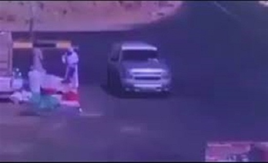 حادث تصادم مروع بسبب انشغال السائق في الهاتف المحمول (فيديو) حادث تصادم مروع بسبب انشغال السائق في الهاتف المحمول (فيديو)