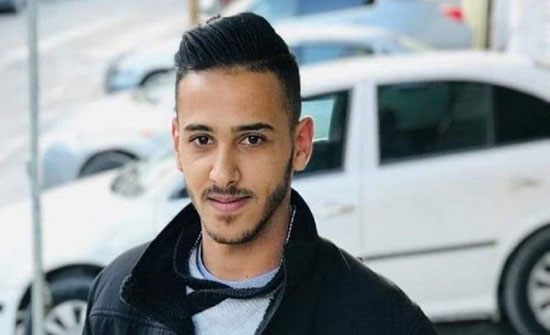 بعد احتجازه 4 أيام.. جماهير غفيرة تشيع جثمان المقدسي محمد سمير (فيديو) بعد احتجازه 4 أيام.. جماهير غفيرة تشيع جثمان المقدسي محمد سمير (فيديو)
