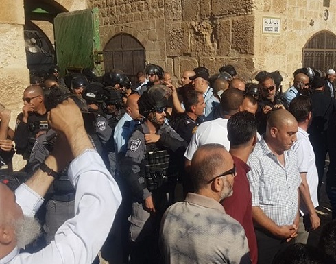 اصابات - جيش الاحتلال يقتحم المسجد الاقصى ويهاجم المصلين اصابات - جيش الاحتلال يقتحم المسجد الاقصى ويهاجم المصلين