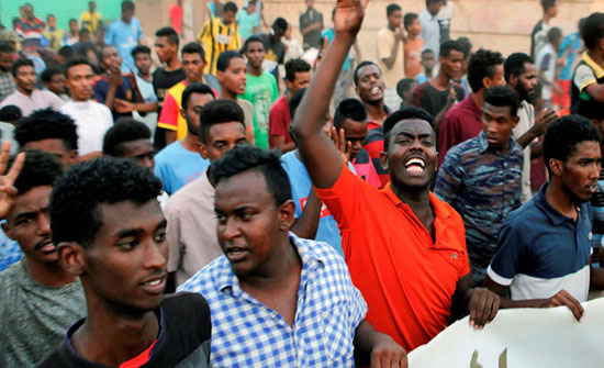 قوى "التغيير" بالسودان تتجه لقبول الدعوة للجلوس مع "العسكري" قوى "التغيير" بالسودان تتجه لقبول الدعوة للجلوس مع "العسكري"