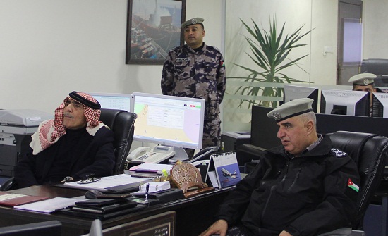 وزير الداخلية يطمئن على إجراءات الدفاع المدني في الظروف الجوية السائدة وزير الداخلية يطمئن على إجراءات الدفاع المدني في الظروف الجوية السائدة