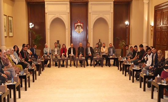 رئيس الديوان الملكي يلتقي عددا من شباب محافظة الكرك رئيس الديوان الملكي يلتقي عددا من شباب محافظة الكرك