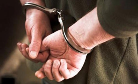 بسبب الخلافات الزوجية .. عامل يحاول قتل زوجته بسكين ( تفاصيل ) بسبب الخلافات الزوجية .. عامل يحاول قتل زوجته بسكين ( تفاصيل )