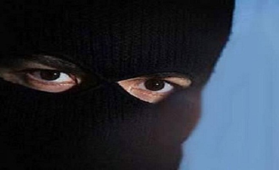 ملثمان يسطوان على صيدلية في عمّان ملثمان يسطوان على صيدلية في عمّان