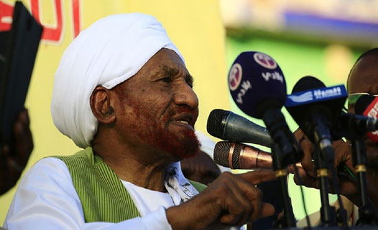 النيابة السودانية تستمع لأقوال الصادق المهدي في بلاغ ضد البشير النيابة السودانية تستمع لأقوال الصادق المهدي في بلاغ ضد البشير