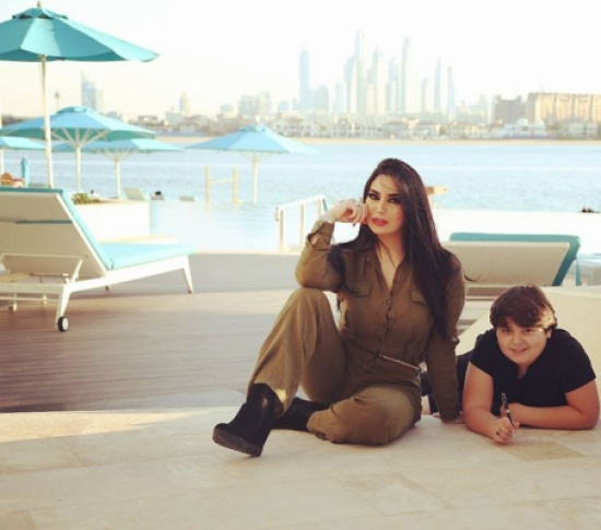 بعد الضجة التي اثارتها بصورها الاخيرة… رنا الابيض تنشر صور من عطلتها في دبي مع ابنها يوشع بعد الضجة التي اثارتها بصورها الاخيرة… رنا الابيض تنشر صور من عطلتها في دبي مع ابنها يوشع