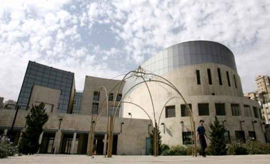 الأمانة تباشر بإزالة المباني المهجورة الأمانة تباشر بإزالة المباني المهجورة