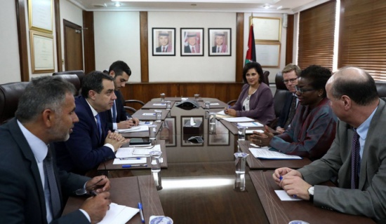 وزير التخطيط يلتقي مديرة صندوق الامم المتحدة للسكان وزير التخطيط يلتقي مديرة صندوق الامم المتحدة للسكان