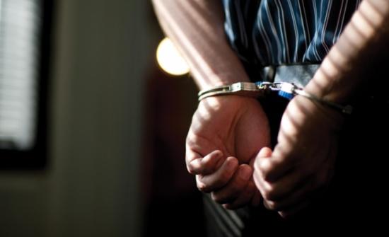 القبض على شخصين اعتديا على طبيب القبض على شخصين اعتديا على طبيب