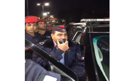 بالفيديو .. مسؤول أمني للمعتصمين في الرابع : سنفض الاعتصام اذا خرج عن سلميته بالفيديو .. مسؤول أمني للمعتصمين في الرابع : سنفض الاعتصام اذا خرج عن سلميته