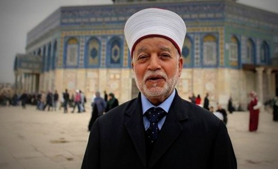 مفتي القدس يُحذّر من اقتحامات جماعات "الهيكل المزعوم" للأقصى مفتي القدس يُحذّر من اقتحامات جماعات "الهيكل المزعوم" للأقصى