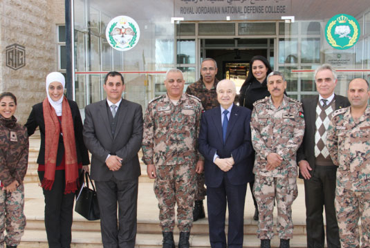 أبوغزاله يحاضر في كلية الدفاع الوطني الملكية الأردنية أبوغزاله يحاضر في كلية الدفاع الوطني الملكية الأردنية