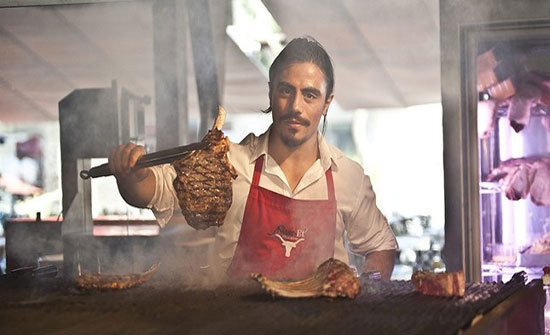 بسبب هذا الفيديو.. الطاهي التركي نصرت مطلوب للتحقيق في أميركا! بسبب هذا الفيديو.. الطاهي التركي نصرت مطلوب للتحقيق في أميركا!