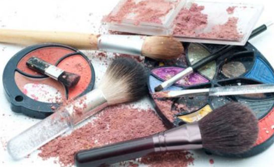ضبط مواد تجميلية منتهية الصلاحية بالمفرق ضبط مواد تجميلية منتهية الصلاحية بالمفرق
