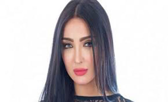 صورة : سامية الطرابلسي في حمام سباحة صورة : سامية الطرابلسي في حمام سباحة