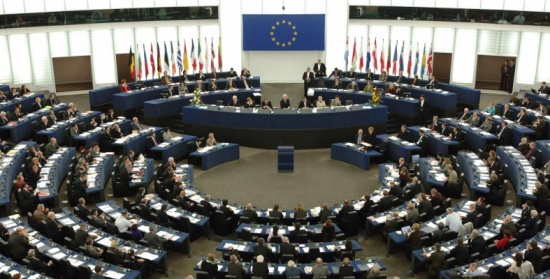 أوروبا تعتزم معاقبة 16 سوريّاً تورطوا في هجوم كيماوي أوروبا تعتزم معاقبة 16 سوريّاً تورطوا في هجوم كيماوي