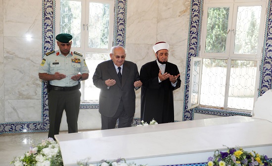 نائب جلالة الملك يزور ضريح الملك طلال بن عبدالله نائب جلالة الملك يزور ضريح الملك طلال بن عبدالله