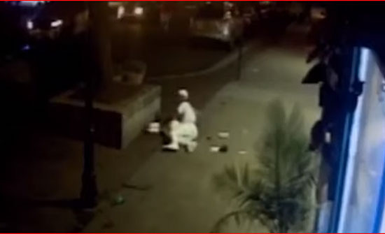 بالفيديو - شاب يرمي بجسده فوق صديقته لحمايتها من الرصاص في أوهايو! بالفيديو - شاب يرمي بجسده فوق صديقته لحمايتها من الرصاص في أوهايو!