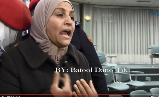 شاهد بالفيديو : والدة ووالد الشرطي أحمد الصبيحي يفاجئان النواب والصحفيين في الشرفة شاهد بالفيديو : والدة ووالد الشرطي أحمد الصبيحي يفاجئان النواب والصحفيين في الشرفة