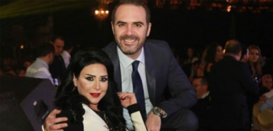 بالصور - وائل جسار يتلقى هدية خاصة من زوجته على المسرح بالصور - وائل جسار يتلقى هدية خاصة من زوجته على المسرح