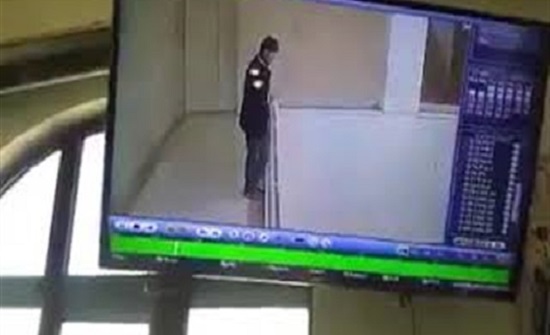 بالفيديو : «الديون» تدفع معلما للانتحار بطريقة مرعبة بالفيديو : «الديون» تدفع معلما للانتحار بطريقة مرعبة