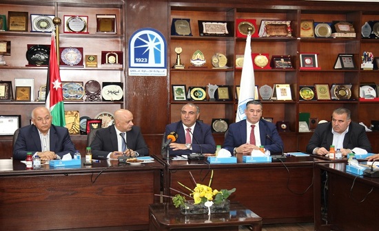 الإتفاق على تعزيز التعاون بين الأمانة وغرفة تجارة عمان لخدمة المدينة والقطاع التجاري الإتفاق على تعزيز التعاون بين الأمانة وغرفة تجارة عمان لخدمة المدينة والقطاع التجاري