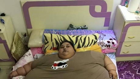 أول فيديو لـ«أسمن امرأة في العالم» بعد خسارتها نصف وزنها أول فيديو لـ«أسمن امرأة في العالم» بعد خسارتها نصف وزنها