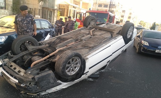 بالصور : إصابة اثر تدهور مركبة في عمان بالصور : إصابة اثر تدهور مركبة في عمان