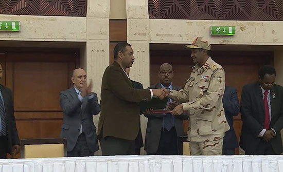 القاهرة..مباحثات بين فرقاء السودان قبيل توقيع الدستورية القاهرة..مباحثات بين فرقاء السودان قبيل توقيع الدستورية