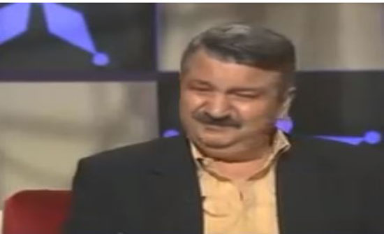 شاهد .. وفيق الزعيم ابوحاتم في باب الحارة يبكي وهو يسمع صوت ابنه في اخر لقاء بحياته شاهد .. وفيق الزعيم ابوحاتم في باب الحارة يبكي وهو يسمع صوت ابنه في اخر لقاء بحياته