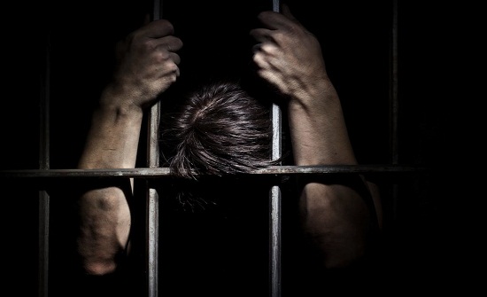 حفيد يقتل جدته بمساعدة صديقه لسرقتها حفيد يقتل جدته بمساعدة صديقه لسرقتها