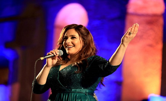 الفنانة اللبنانية نعمة تتألق على المسرح الشمالي بجرش الفنانة اللبنانية نعمة تتألق على المسرح الشمالي بجرش
